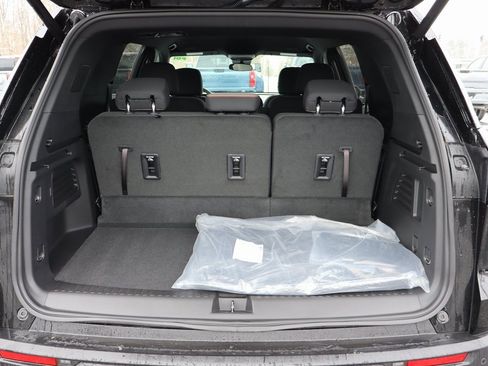 Used 2025 Chevrolet Traverse LT image 13