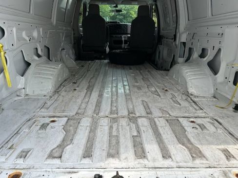 Used 2014 Ford E-350 and Econoline 350 Extended Super Duty RWD image 28