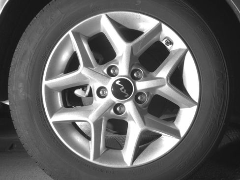 Used 2025 Kia Soul LX w/ LX Technology Package FWD image 14
