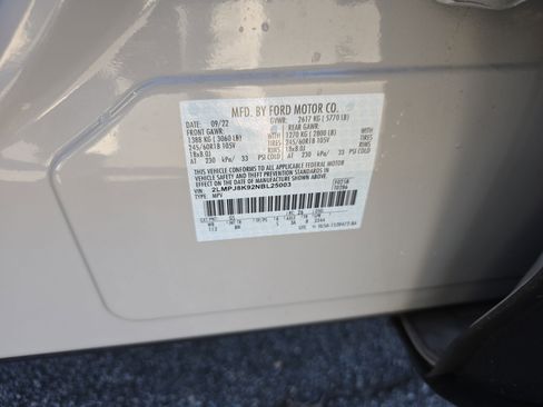 Used 2022 Lincoln Nautilus Reserve image 35