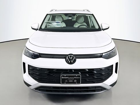 New 2025 Volkswagen Tiguan SE image 2
