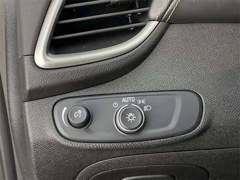 Used 2019 Chevrolet Trax LT w/ Redline Edition image 14