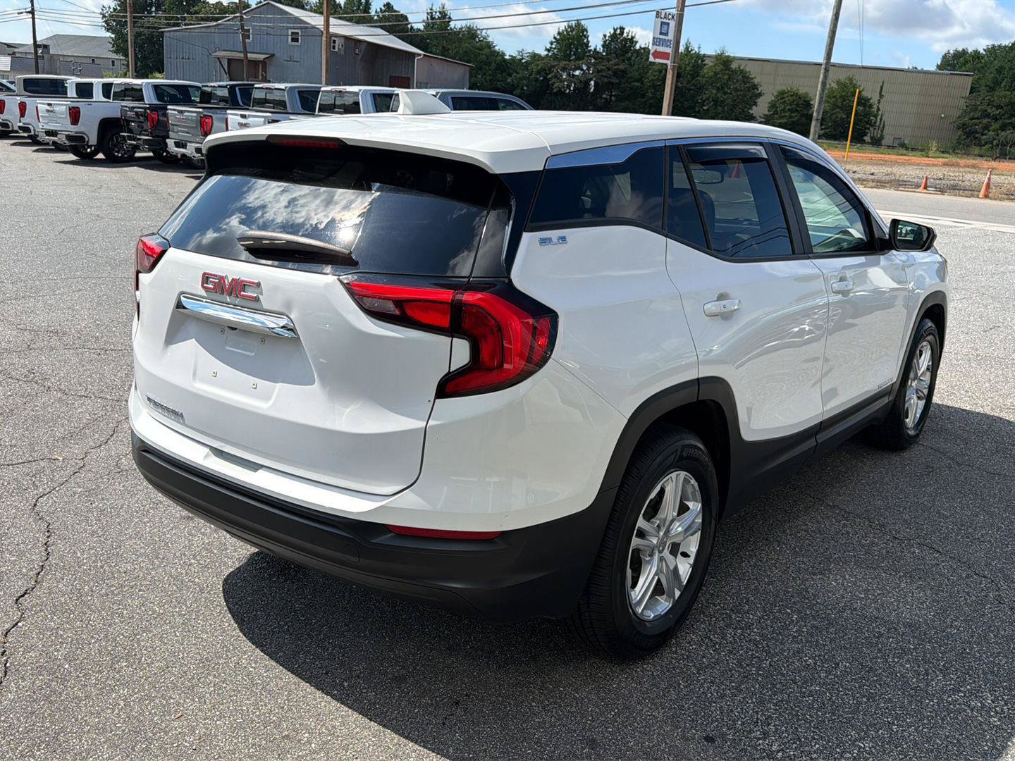 Used 2021 GMC Terrain SLE w/ LPO, Floor Liner Package FWD image 9