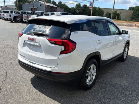 Used 2021 GMC Terrain SLE w/ LPO, Floor Liner Package FWD image 9