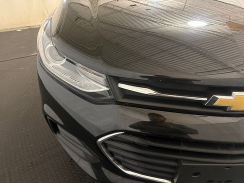 Used 2019 Chevrolet Trax LT w/ LT Convenience Package image 4