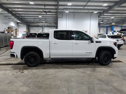 Used 2023 GMC Sierra 1500 AT4X image 2
