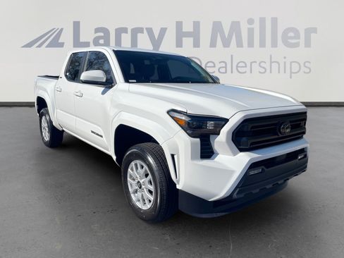 Certified 2025 Toyota Tacoma SR5 image 7