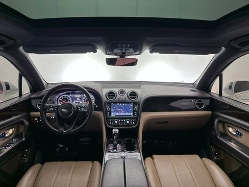 Used 2018 Bentley Bentayga image 30