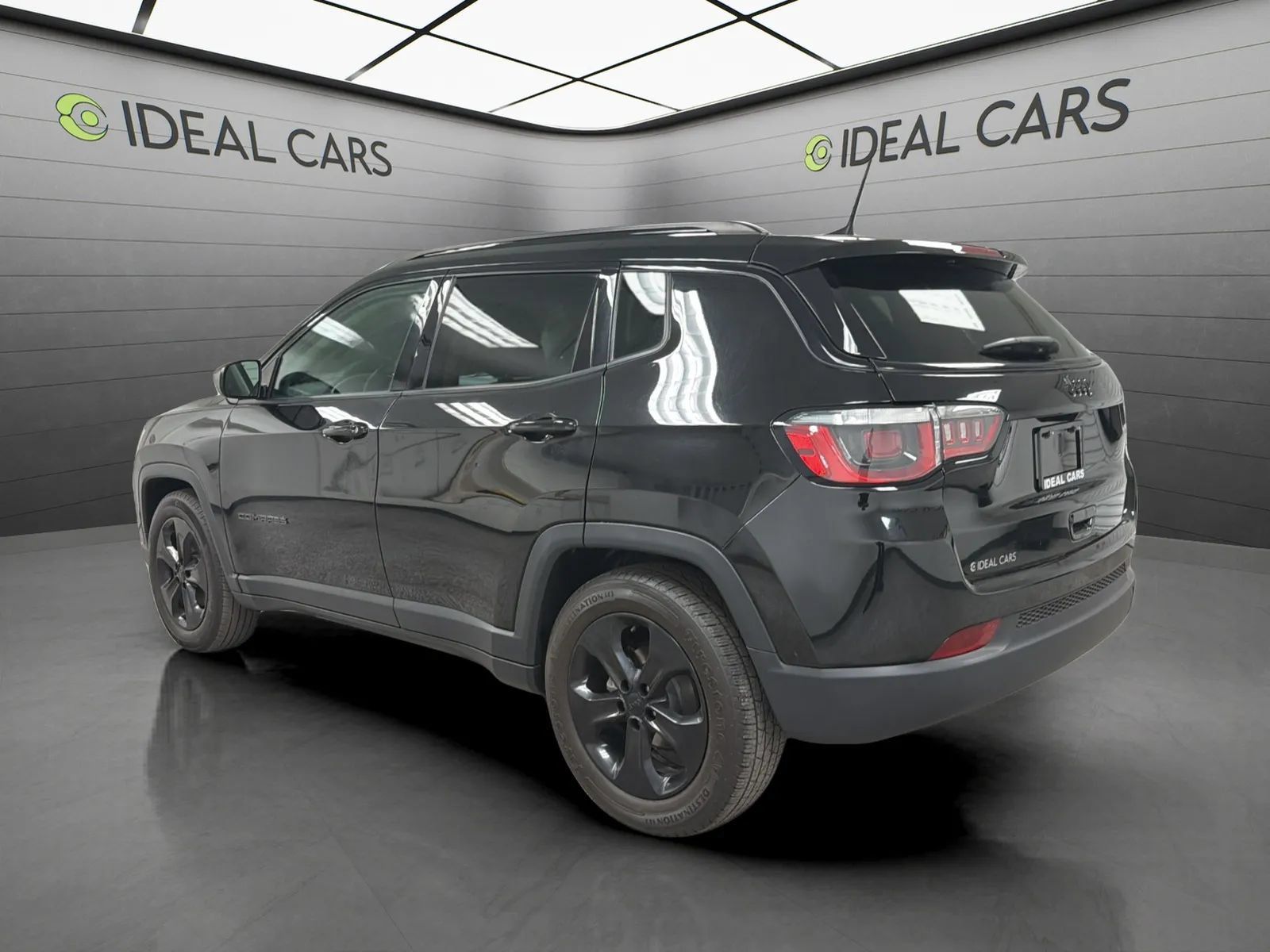Used 2018 Jeep Compass Latitude w/ Popular Equipment Group FWD image 3