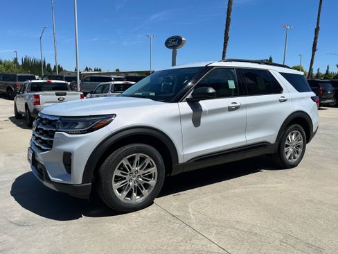 New 2026 Ford Explorer Active w/ Active Comfort Package AWD/4WD image 1