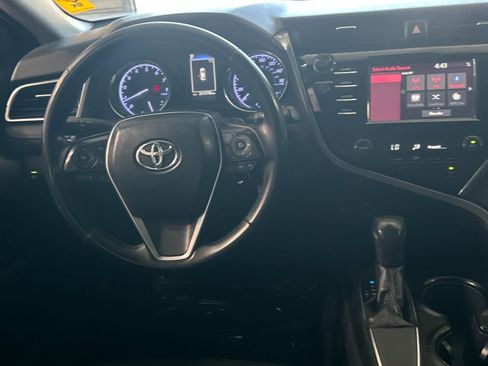 Used 2018 Toyota Camry SE w/ Moonroof Package FWD image 15
