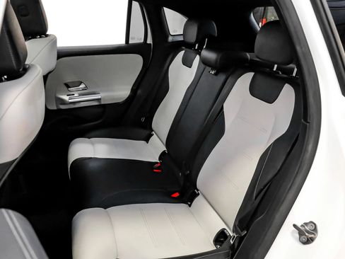 Used 2021 Mercedes-Benz GLA 250 4MATIC image 29