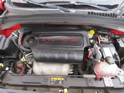 Used 2018 Jeep Renegade Latitude FWD image 30