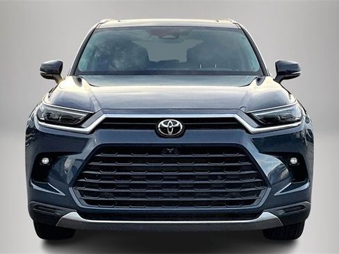 Used 2024 Toyota Grand Highlander Limited image 3