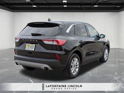 Used 2022 Ford Escape SE image 5