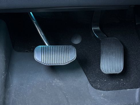 Used 2024 Ford Expedition Limited image 46