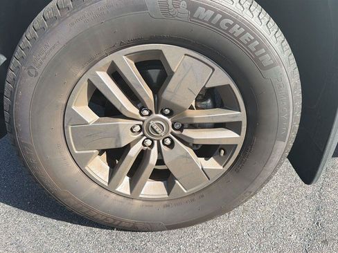Used 2025 Nissan Frontier SV RWD image 8