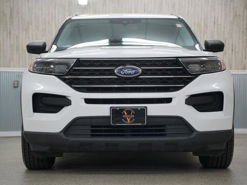 Used 2021 Ford Explorer XLT image 3