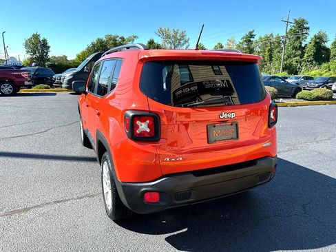 Used 2017 Jeep Renegade Latitude w/ Safety & Security Group AWD/4WD image 4