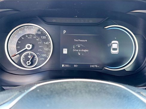 Used 2025 Genesis G70 2.5T RWD image 12