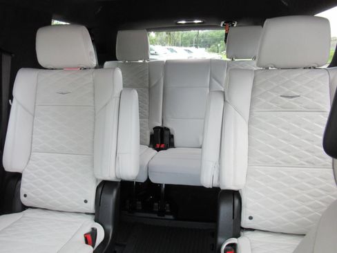 New 2026 Cadillac Escalade Platinum Sport w/ LPO, ONYX Package AWD/4WD image 36