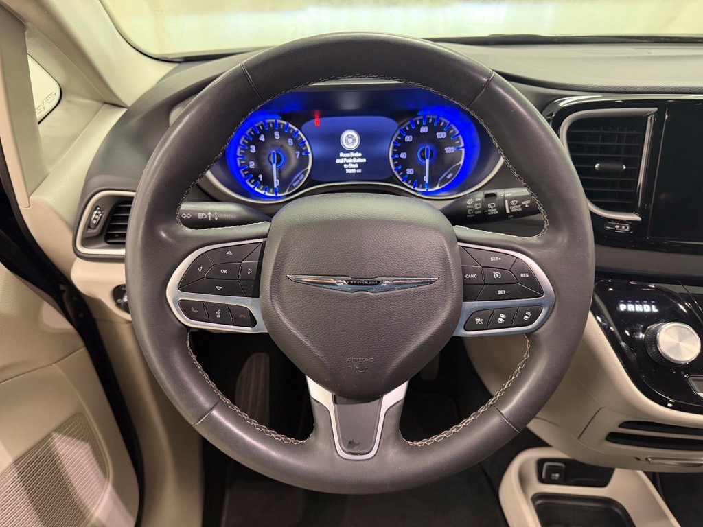Used 2024 Chrysler Pacifica Touring-L FWD image 23