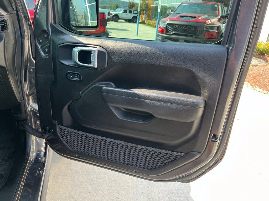Used 2023 Jeep Gladiator Mojave AWD/4WD image 30