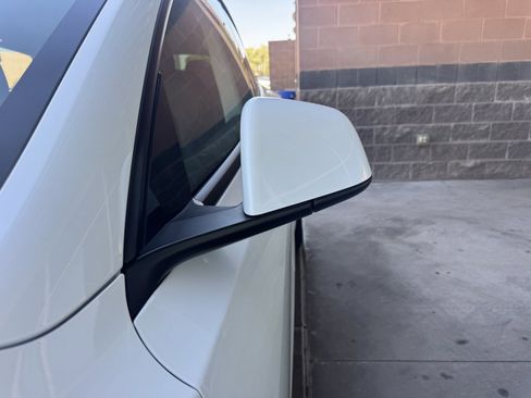 Used 2022 Tesla Model Y Performance image 12