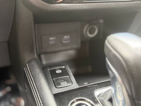 Used 2021 Nissan Kicks SR FWD image 24