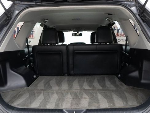 Used 2016 Toyota Prius V Four image 10