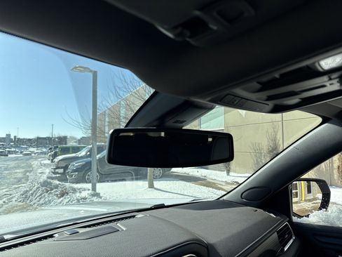 Used 2022 GMC Yukon XL Denali image 26