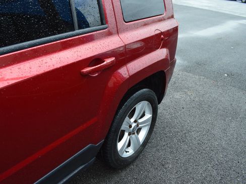 Used 2016 Jeep Patriot Latitude FWD image 4