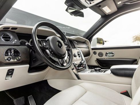 Used 2019 Rolls-Royce Cullinan image 27
