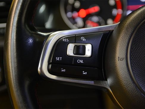 Used 2017 Volkswagen GTI SE image 18