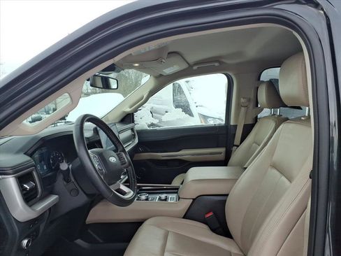 Used 2022 Ford Expedition XLT image 10