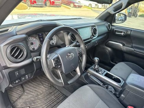 Used 2020 Toyota Tacoma TRD Off-Road image 19