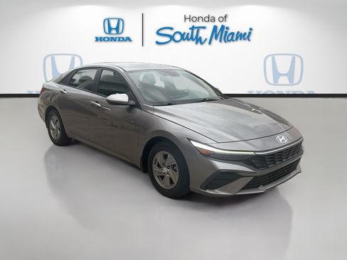 Used 2024 Hyundai Elantra SE FWD image 1