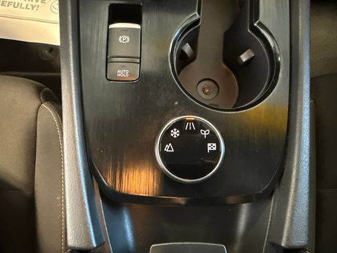 Used 2024 Nissan Rogue S AWD/4WD image 16