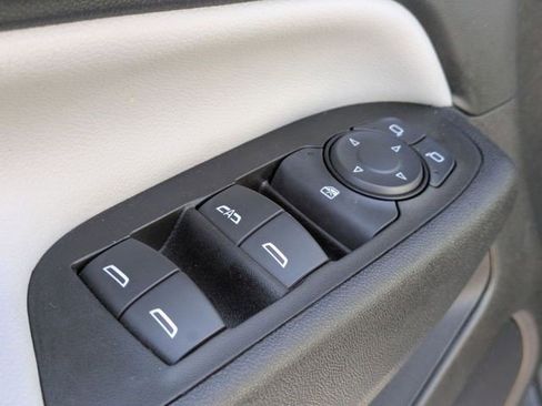 Certified 2022 Chevrolet Equinox LT w/ Driver Convenience Package image 8