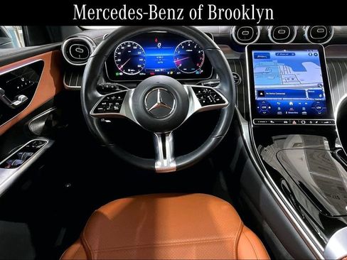Used 2023 Mercedes-Benz GLC 300 4MATIC image 5