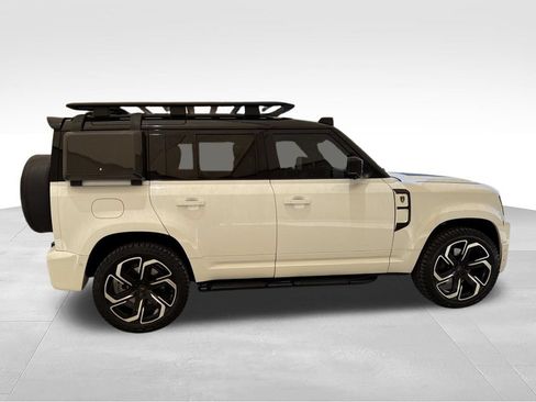Used 2022 Land Rover Defender 110 S AWD/4WD image 5