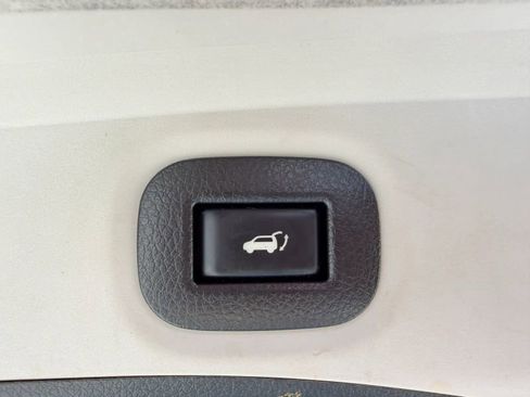 Used 2017 Nissan Rogue SV w/ Sun & Sound Touring Package AWD/4WD image 37