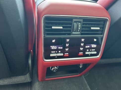 Used 2023 Porsche Cayenne Platinum Edition image 30