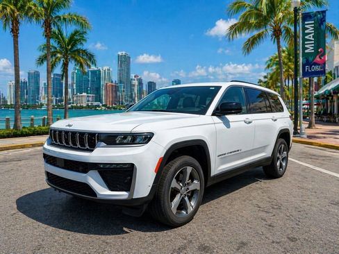 New 2026 Jeep Grand Cherokee L Limited w/ Luxury Tech Group II AWD/4WD image 1