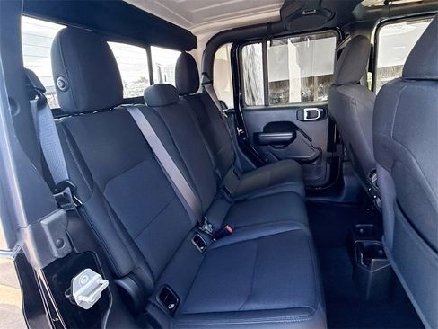Used 2021 Jeep Gladiator Sport image 31