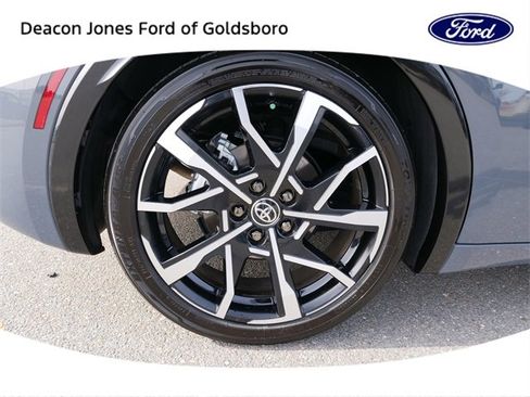 Used 2024 Toyota Prius Prime XSE Premium image 11