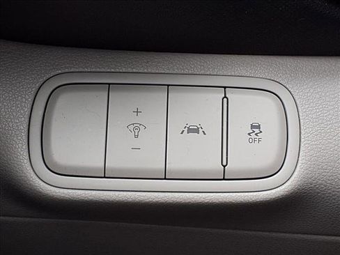 Used 2020 Hyundai Venue SEL image 14