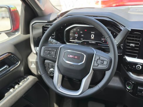 Used 2025 GMC Sierra 1500 SLE AWD/4WD image 14