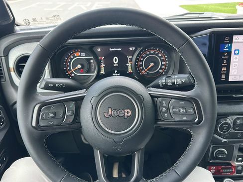 Used 2025 Jeep Wrangler Sport AWD/4WD image 15