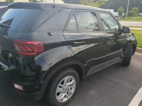 Used 2026 Hyundai Venue SE FWD image 4